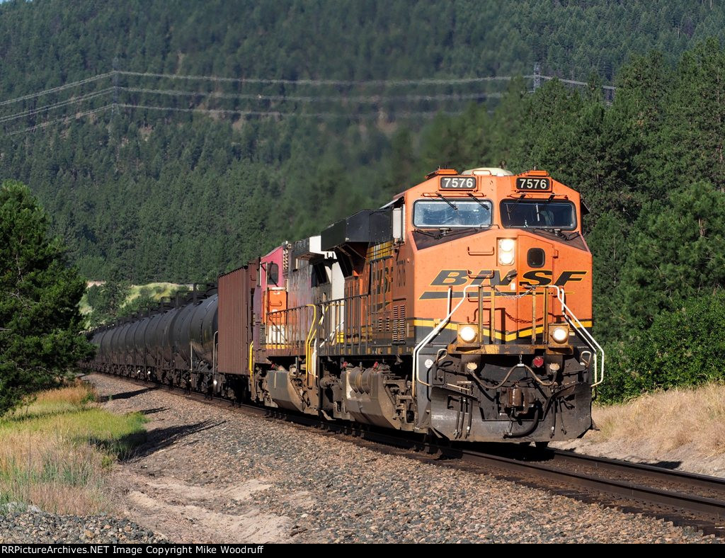 BNSF 7576